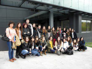 Alumnos de la ikastola Arizmendi de Arrasate en su visita al IIS Biodonostia.